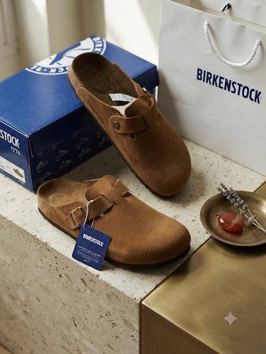 NEW CAME
BIRKENSTOCK 
LEATHER SLIPPER 
150 dhs✅
Size 40 to 45

Zain40
♥️♥️♥️