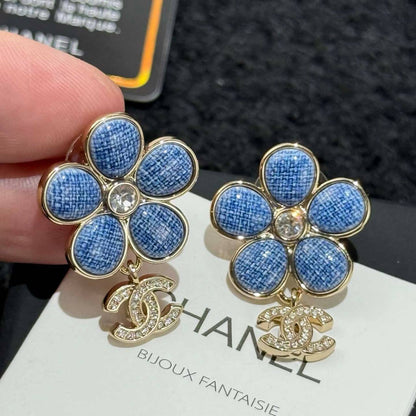 Chanel set* 🦋
Necklace 
Earrings 
Master quality 💐

*220* AED normal box 📦

Zain48
♥️♥️♥️