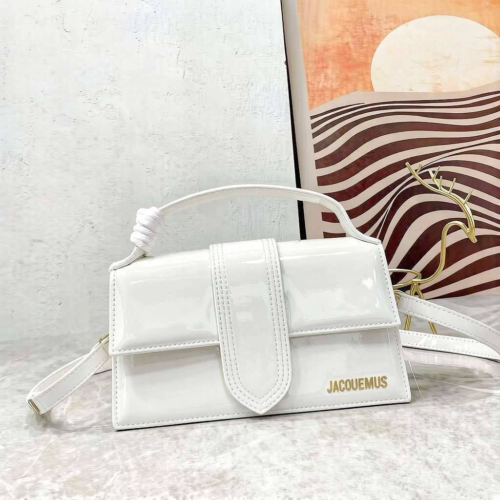JACQUEMUS 
BIG SIZE NEW CAME GOOD QUALITY 

WITH BOX 🎁🎁🎁

110 dhs💓
SIZE: 24CM

Zain39
♥️♥️♥️