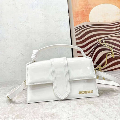 JACQUEMUS 
BIG SIZE NEW CAME GOOD QUALITY 

WITH BOX 🎁🎁🎁

110 dhs💓
SIZE: 24CM

Zain39
♥️♥️♥️