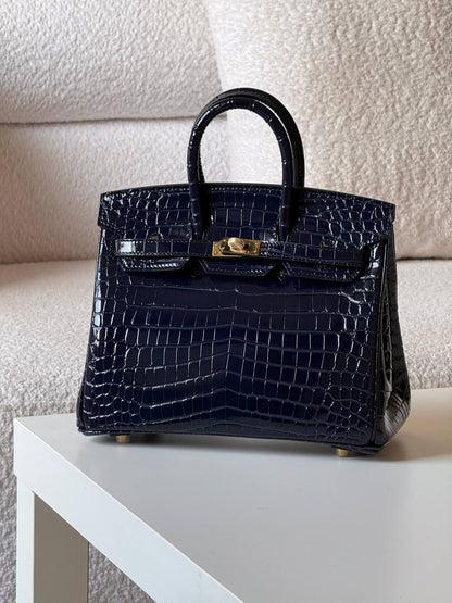 Hermes birkin croc 25cm💕master quality😍


with box❤️
🎁🎁🎁

780 dhs🪙🌨️

Zain52
♥️♥️♥️
