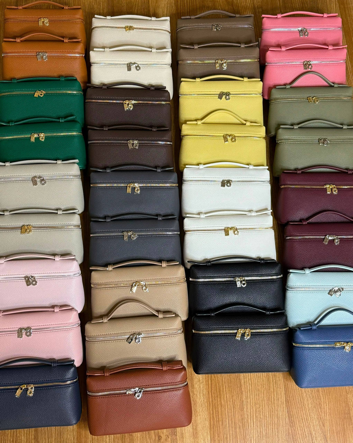 LORO PIANA 

19cm

320 dhs🇦🇪🇦🇪🇦🇪
 MASTER QUALITY
 With box🎁

Zain167
♥️♥️♥️
