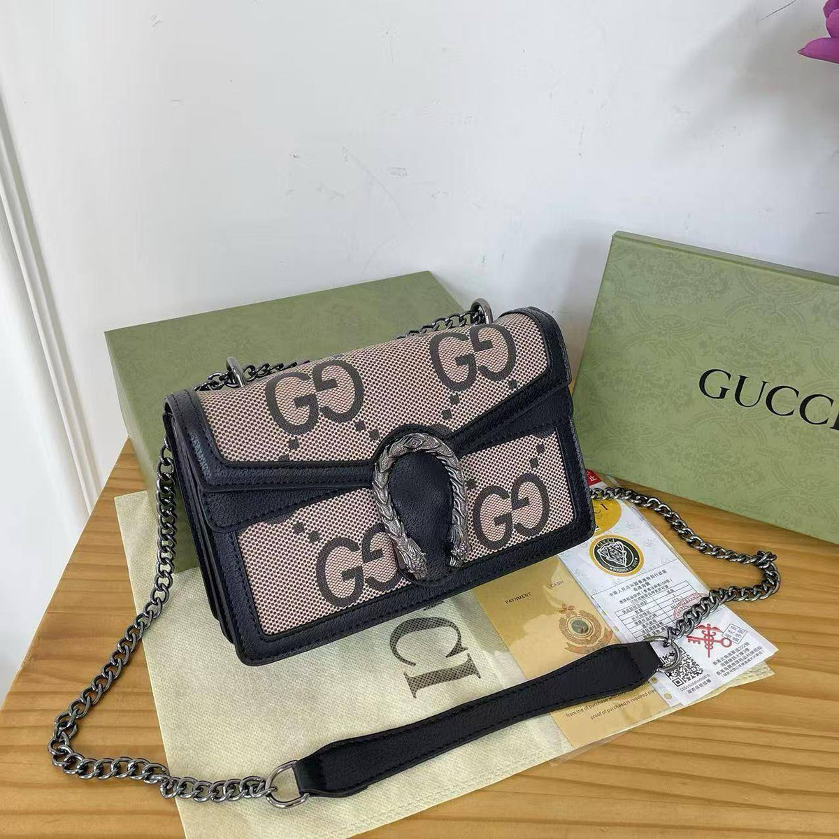 Gucci

23*16*7.5cm

With box
80 dhs🇦🇪🇦🇪🇦🇪

Zain17
♥️♥️♥️