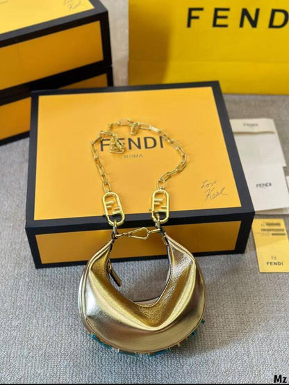 Fendi graphy mini
Master quality
18cm 

with box🎁🎁🎁

240 dhs🌺

Zain95
♥️♥️♥️