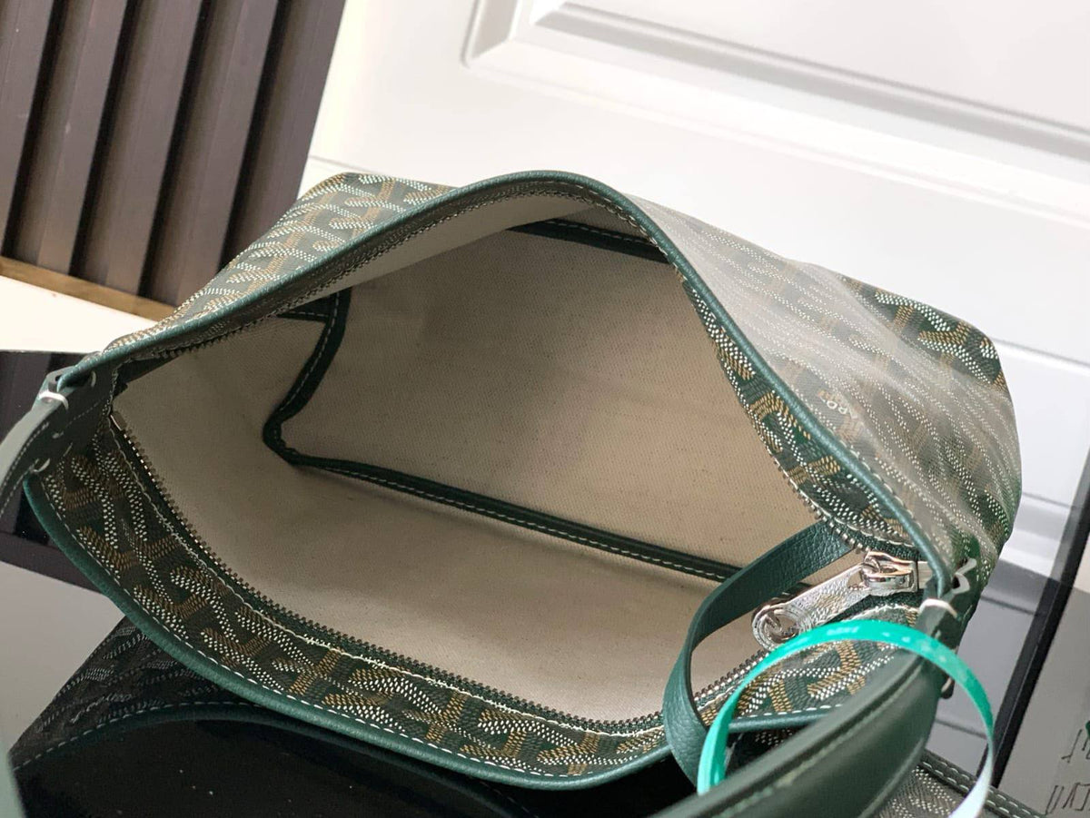 Goyard Boheme 
Hobo

 Goyardine✅ 
Size 20 cm

For Price 👇 WhatsApp✅
0568585901 
0507557372
0552275751 Owner Zain 👌

Zain274
♥️♥️♥️