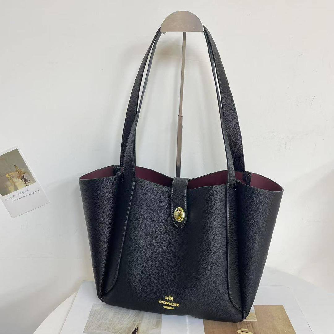 Coach
90 dhs🪙🌨️
Size     43×26×23cm

Zain04
♥️♥️♥️