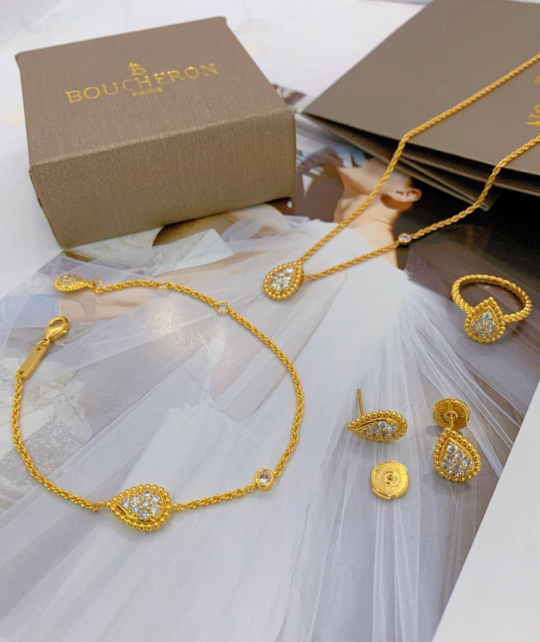 BOUCHRON SET
MASTER💫✨
NECKLACE EARRINGS
RING BRACELET
WITH BOX AND PAPER BAG 🛍️🎁
130 DHS🇦🇪🇦🇪

Zain89
♥️♥️♥️