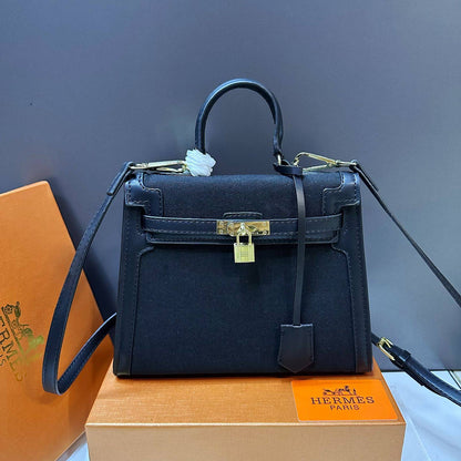 HERMES 

NEW CAME 
GOOD QUALITY 
WITH BOX 
100 dhs🇦🇪🇦🇪

Zain39
♥️♥️♥️