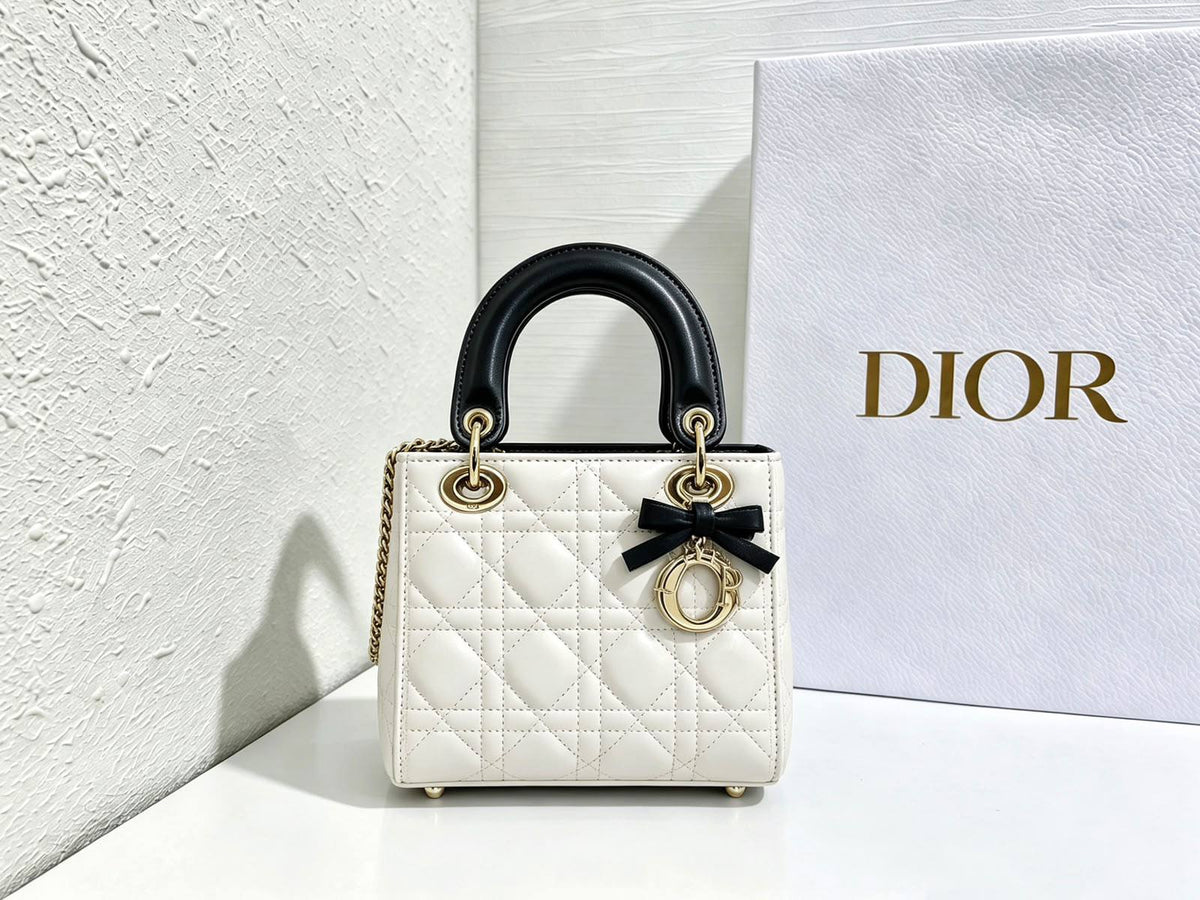 DIOR 

NEW CAME 

HIGH QUALITY 
WITH BOX 

125 dhs🇦🇪🇦🇪

Zain39
♥️♥️♥️
