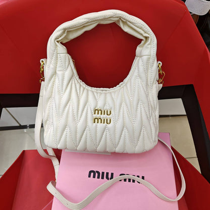 miu miu 
85 dhs🪙🌨️

with box
🎁🎁🎁

Zain235
♥️♥️♥️