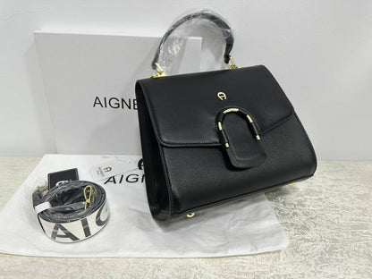 Aigner
105 dhs❣️

Zain07
♥️♥️♥️