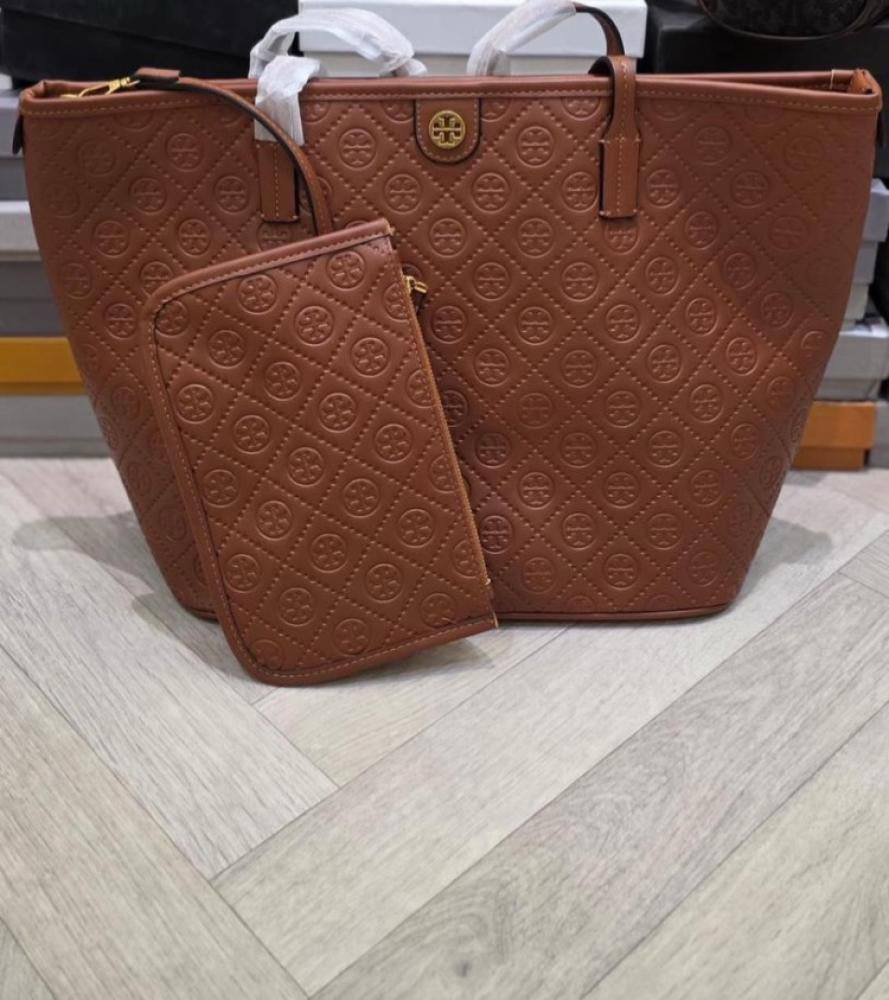 Tory Burch
100 dhs✅

Zain72
♥️♥️♥️