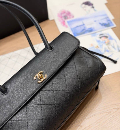 CHANEL 
COPY ONE 
32cm , 
195 dhs✅

Zain295
♥️♥️♥️
