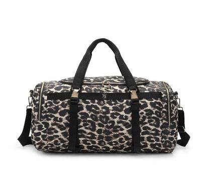 Victoria's Secret 

travelling bag 

new came 
big size 
good quality 
105 dhs🇦🇪🇦🇪

Zain295
♥️♥️♥️