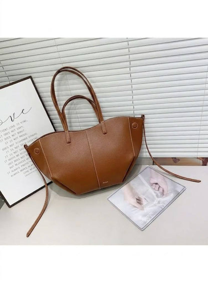 POLENE Totebag
Cyme leather Material
Open pocket
With BOX🎁
size : 42 cm
110 dhs✅
 
Zain239
♥️♥️♥️