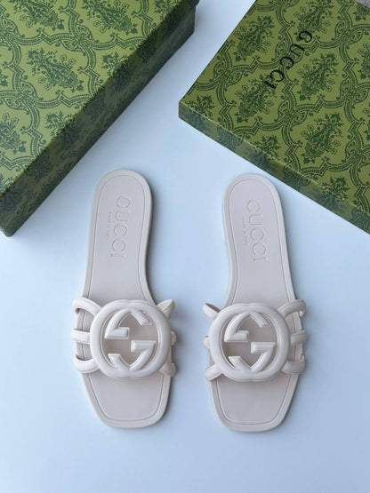 Gucci slipper
95 dhs🪙
Size 36-41
Good Quality

Zain55
♥️♥️♥️