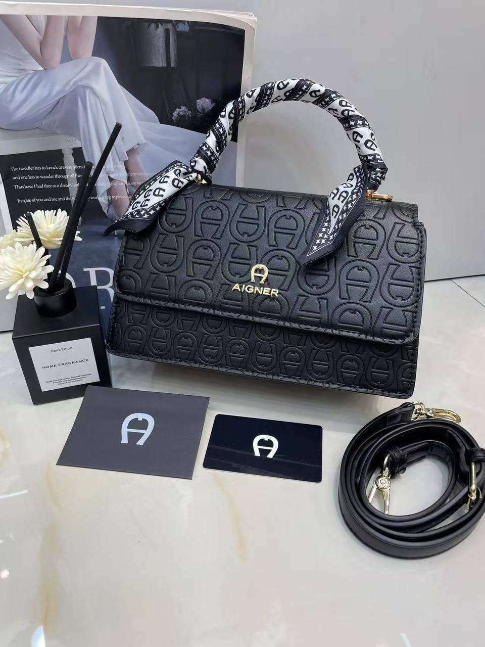Aigner

with box
🎁🎁🎁

110 dhs🪙🌨️

Zain143
♥️♥️♥️
