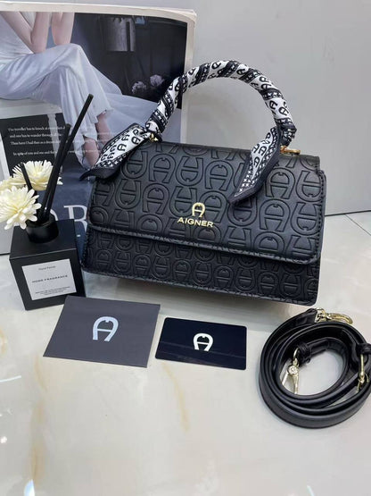 Aigner

with box
🎁🎁🎁

110 dhs🪙🌨️

Zain143
♥️♥️♥️