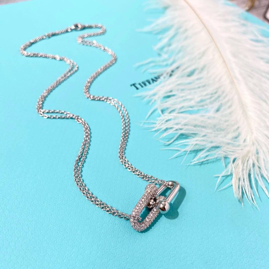 Tiffany ❤️‍🔥*
Necklace ❣️
Earring 🦋
Master quality 💯
With normal boxes 📦 
110 dhs🪙💚
With master box 🗃️ 
140 dhs🪙💚

Zain216
♥️♥️♥️