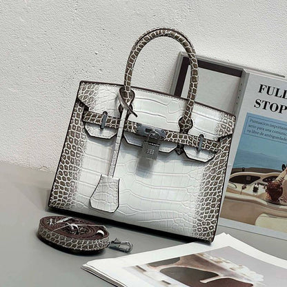 HERMES

Best quality 
with box
105 dhs🇦🇪🇦🇪

size 20CM

Zain290
♥️♥️♥️