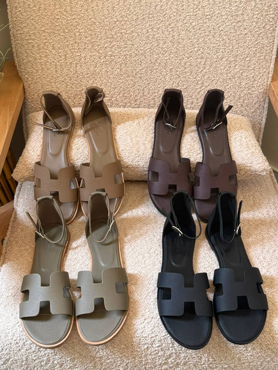 Hermes 🖤
✨ 𝐀𝐯𝐚𝐢𝐥𝐚𝐛𝐥𝐞 𝐍𝐨𝐰
✨ 𝐒𝐢𝐳𝐞𝐬: 𝟑𝟔 — 𝟒𝟏
450 dhs💓

Zain298
♥️♥️♥️