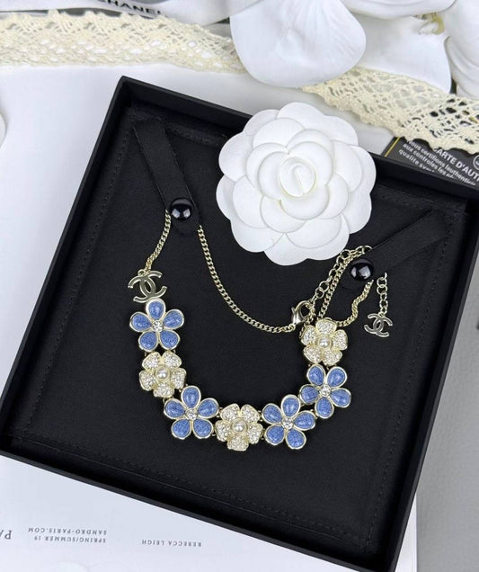 CHANEL ❤️‍🔥*
Necklace 🦋
Earring🍁
Master quality 💯
With normal boxes 📦 
220 dhs💓
With master box 🗃️ 
250 dhs💓

Zain216
♥️♥️♥️