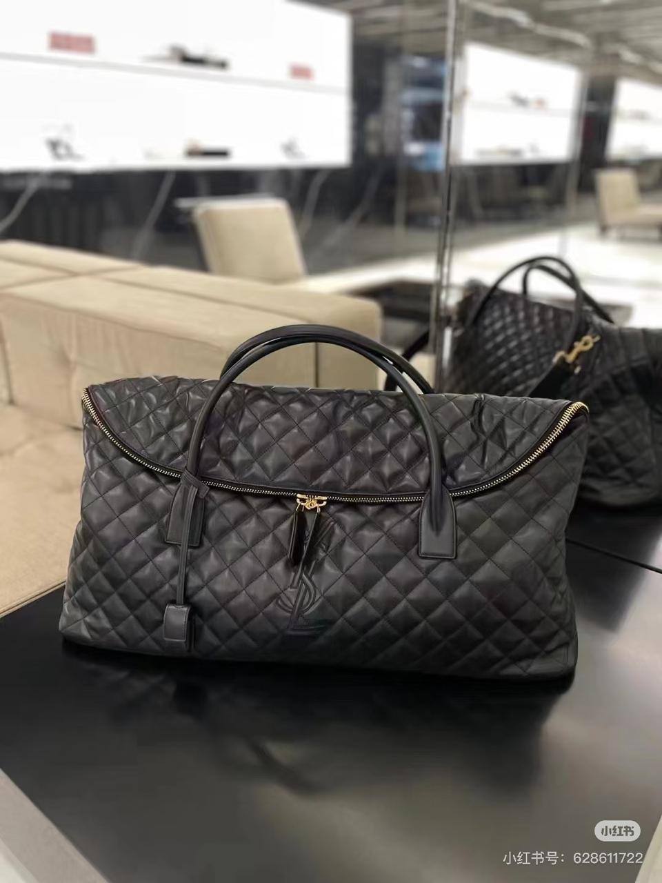 YSL
110 dhs🇦🇪🇦🇪
 size    56cm 
travelling bag

Zain04
♥️♥️♥️