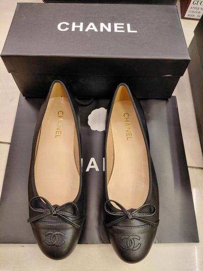 Chanel
High Quality 
Size 36 to 41 
105 dhs✅

Zain120
♥️♥️♥️