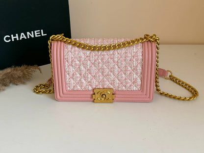 Chanel

190 dhs🇦🇪🇦🇪

Zain134
♥️♥️♥️