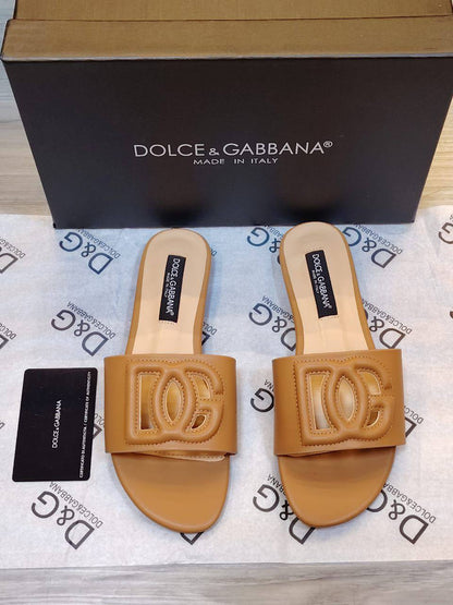 Dolce Gabbana New coming
D&g

Size 36 To 41
90 dhs🪙🌺

Zain120
♥️♥️♥️
