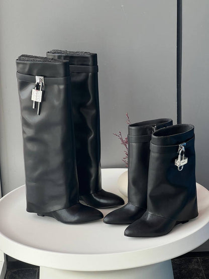 Gevenchy boot long🌹
36_41
Super high quality* 
700 dhs🪙🖤
750 dhs🪙🖤
Zain176
♥️♥️♥️