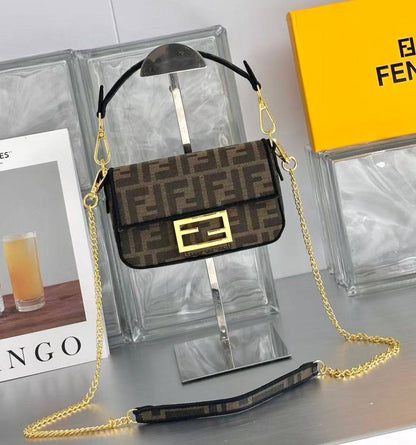 FENDI

 NEW CAME 

HIGH QUALITY 
WITH BOX 
115 dhs🇦🇪🇦🇪

Zain295
Zain17
♥️♥️♥️