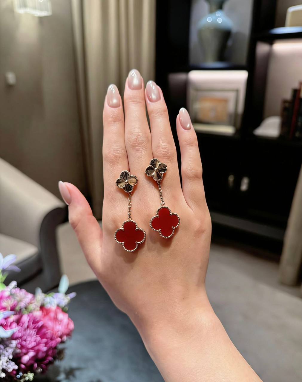 *Van Cleef & Arpels*
 New Collection 😍
Quality: Super Master 
* ⁠Earring
For Price 👇 WhatsApp✅
0568585901 
0507557372
0552275751 Owner Zain 👌

Zain268
♥️♥️♥️