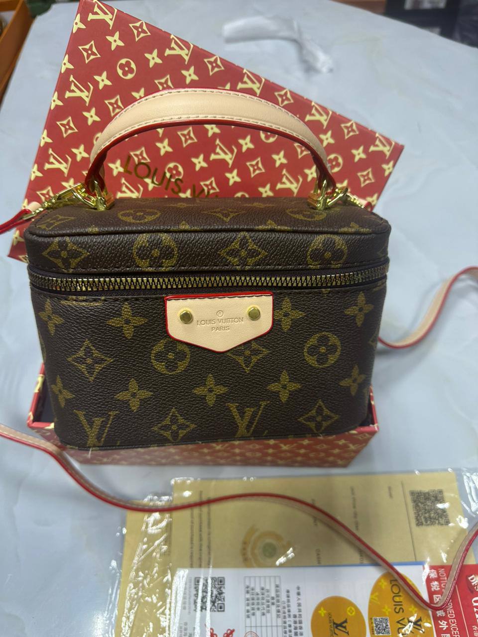 LV
Size: 18cm

With box 
🎁🎁🎁

75 dhs🌺

Zain50
♥️♥️♥️