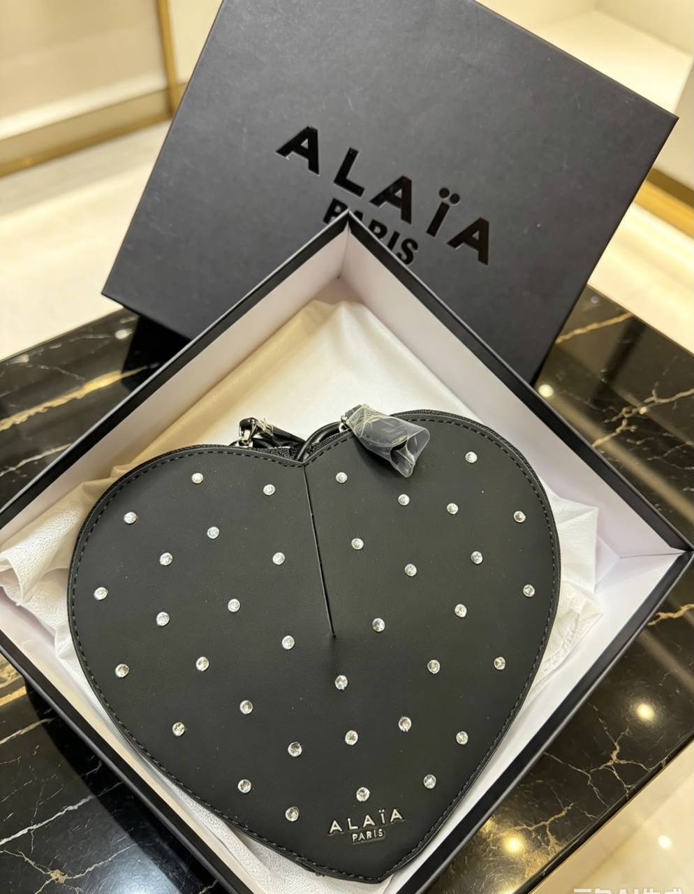 Alaia
100 dhs🇦🇪🇦🇪
Size:21*18
With box

Zain07
♥️♥️♥️