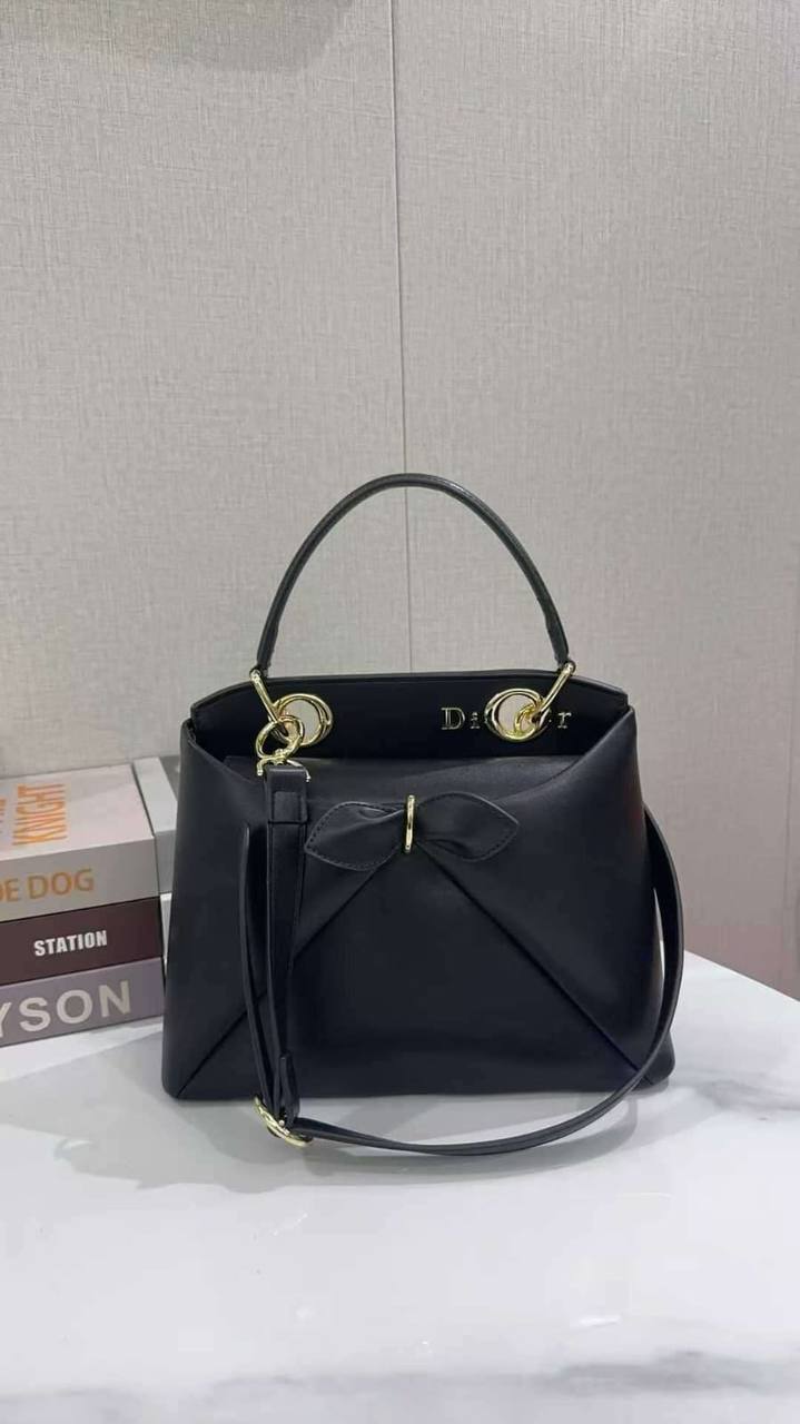 Dior

110 dhs✅

with box
🎁🎁🎁

Zain203
♥️♥️♥️