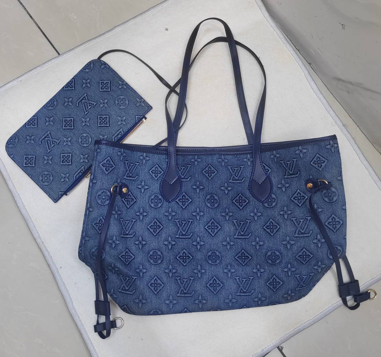 LV
withbox
 120 dhs🇦🇪🇦🇪

Zain143
♥️♥️♥️