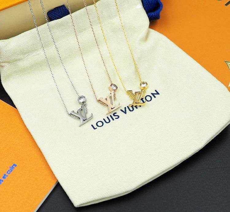 LV NECKLACE
MASTER✨💫
EACH 55 DHS✅
WITH SMALL BOX AND PAPER BAG🎁🛍️

Zain89
♥️♥️♥️