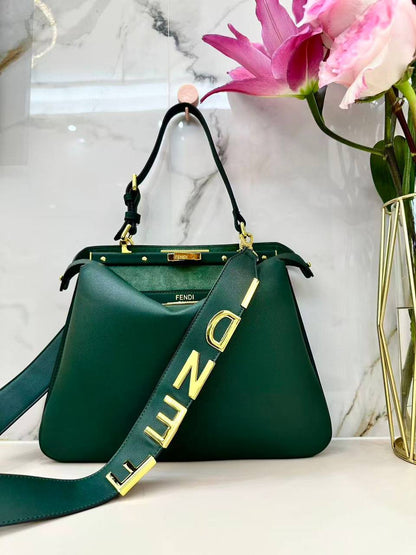 Fendi
High Quality
130 dhs🪙🌨️

Zain143
♥️♥️♥️