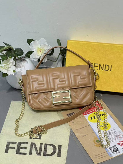 Fendi
with box
🎁🎁🎁

65 dhs✅

Zain232
♥️♥️♥️