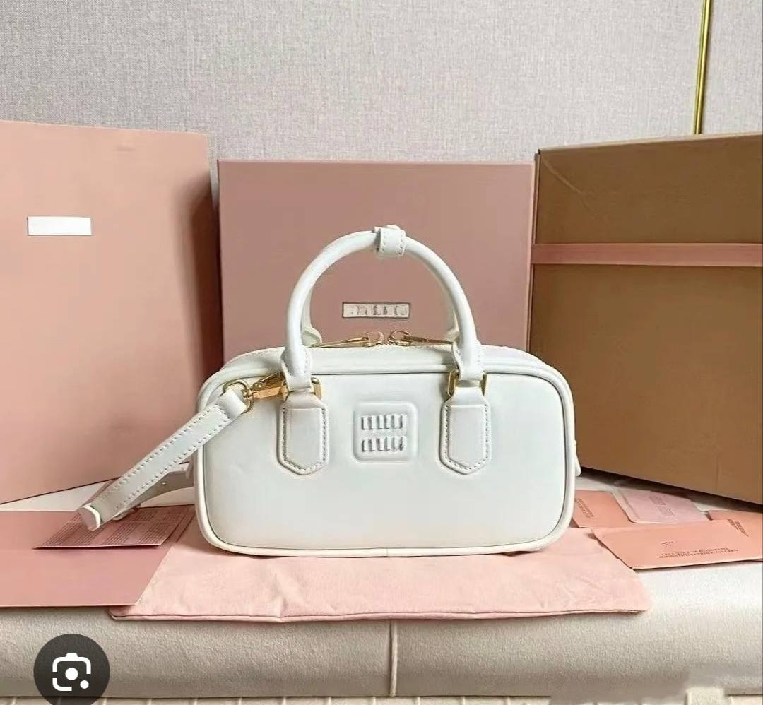 Miu Miu
withbox 
100 dhs🇦🇪🇦🇪

Zain143
♥️♥️♥️