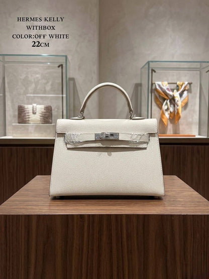 Hermes ᴋᴇʟʟʏ ʙᴀɢ  
silver hardware💓

ᴡɪᴛʜ ʙᴏx 
🎁🎁🎁

ʟᴇᴀᴛʜᴇʀ 
sɪᴢᴇ:22ᴄᴍ 
90 dhs✅

Zain56
♥️♥️♥️
