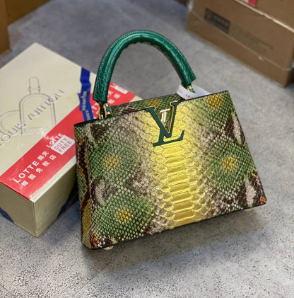 LV
high quality 
350 dhs✅

Zain175
♥️♥️♥️