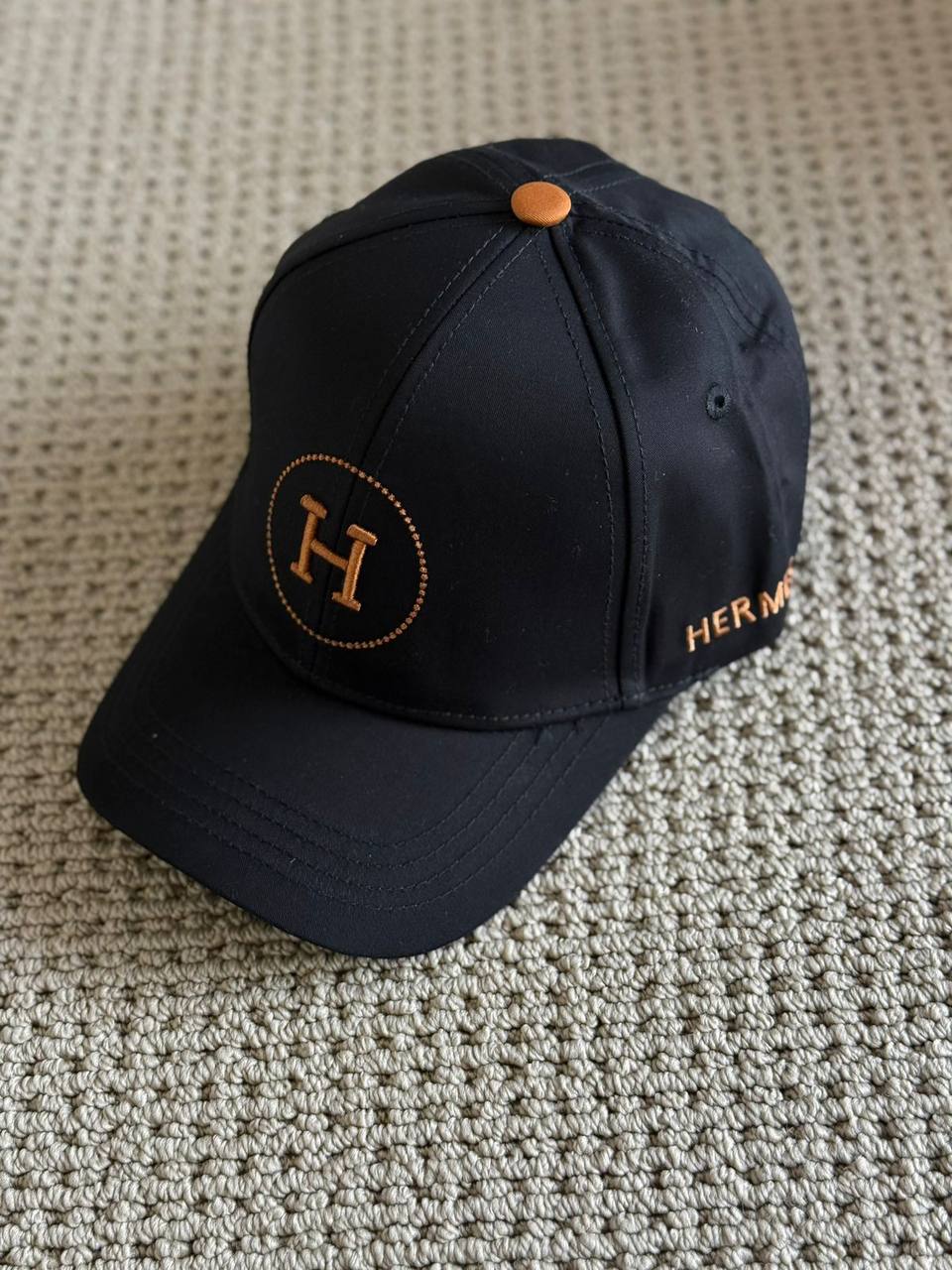 GUCCI - Hermes - Burberry
*Unisex cap 🧢* 
*Master quality* 
180 dhs🇦🇪

Zain179
♥️♥️♥️