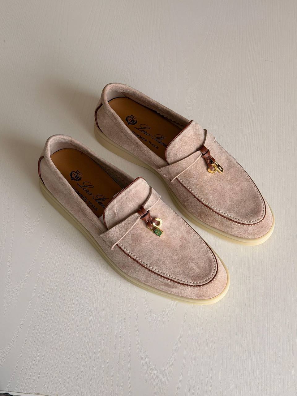 Loro Piana 
Summer Charms Walk❣️❤️
Super Master Quality
Size 36 to 41
450 dhs💓

Zain71
♥️♥️♥️