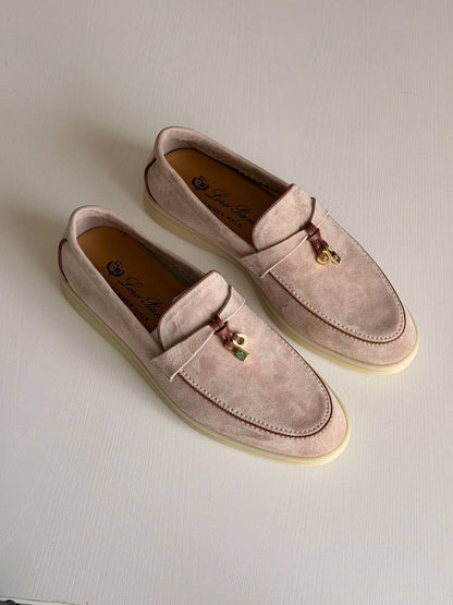 Loro Piana 
Summer Charms Walk❣️❤️
Super Master Quality
Size 36 to 41
450 dhs💓

Zain71
♥️♥️♥️
