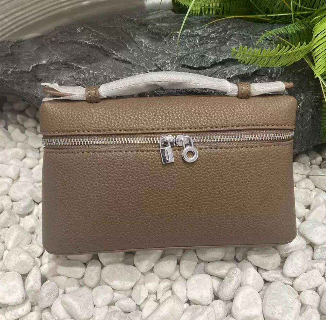 Loro Piana
90 dhs🇦🇪🇦🇪
size：19cm
Good-quality 

with box

Zain35
♥️♥️♥️
