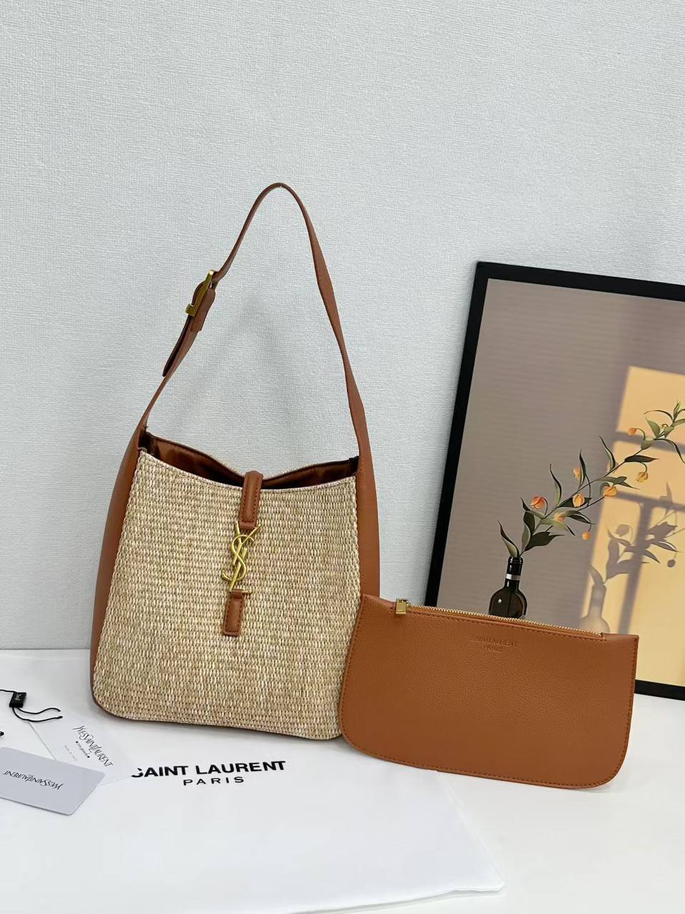 YSL

with box
🎁🎁🎁

110 dhs🪙🌨️

Zain143
♥️♥️♥️