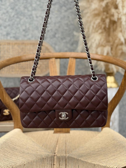CHANEL
25cm
370 dhs🌺
Top quality 
With box🎁

Zain167
♥️♥️♥️