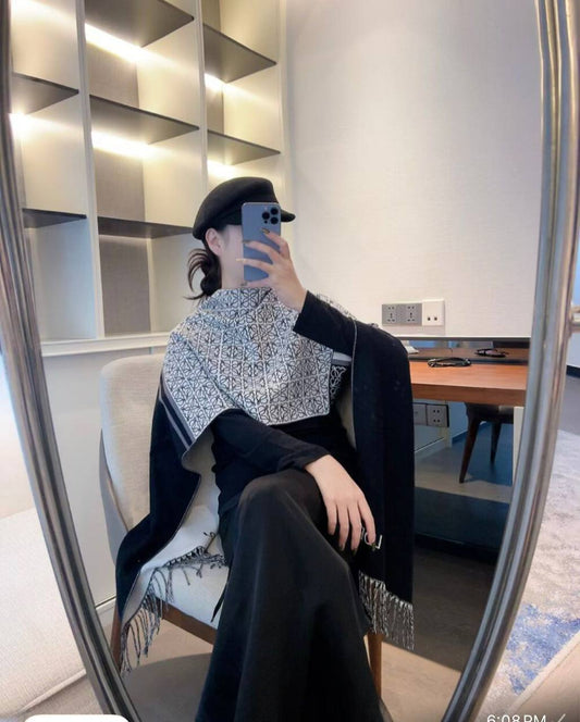 Winter scarf 
With box
60 dhs🪙💚
No box
45 dhs🪙💚

Zain93
♥️♥️♥️